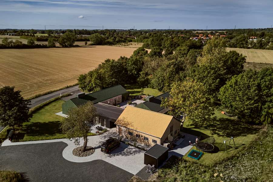 Grønne stålprofiler skaber rammen for familiekollektiv på landet, Ølbyvej 178, 4623 Lille Skensved